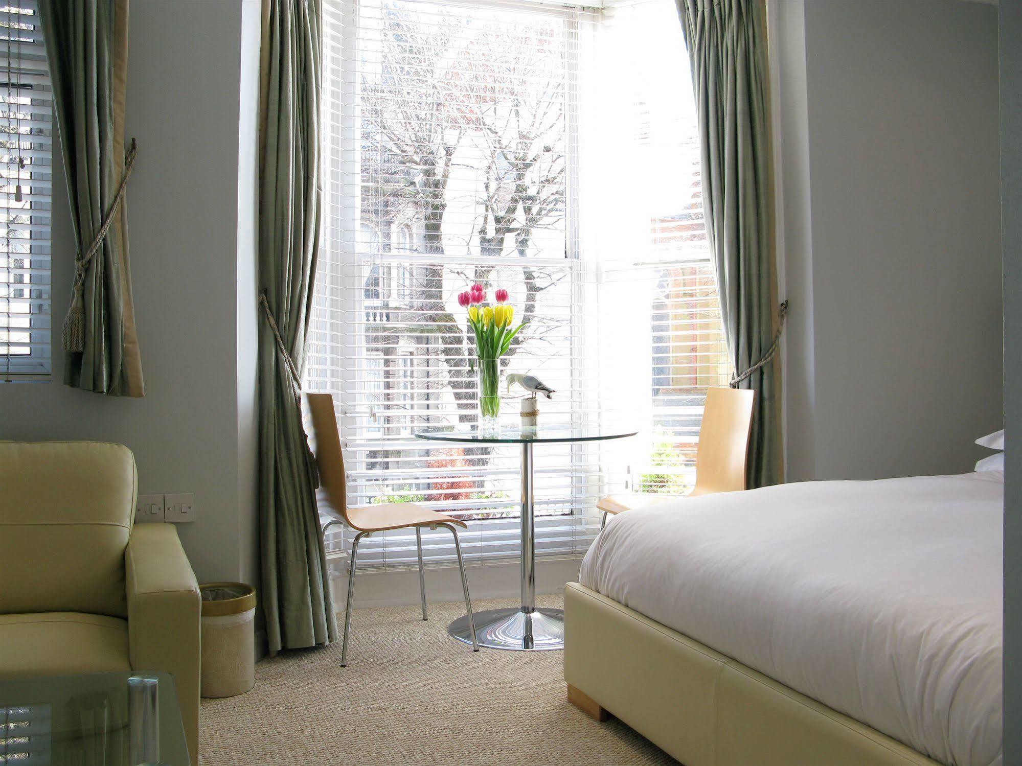 Oyo Lifestyle Hotel Sea Breeze Hove Buitenkant foto