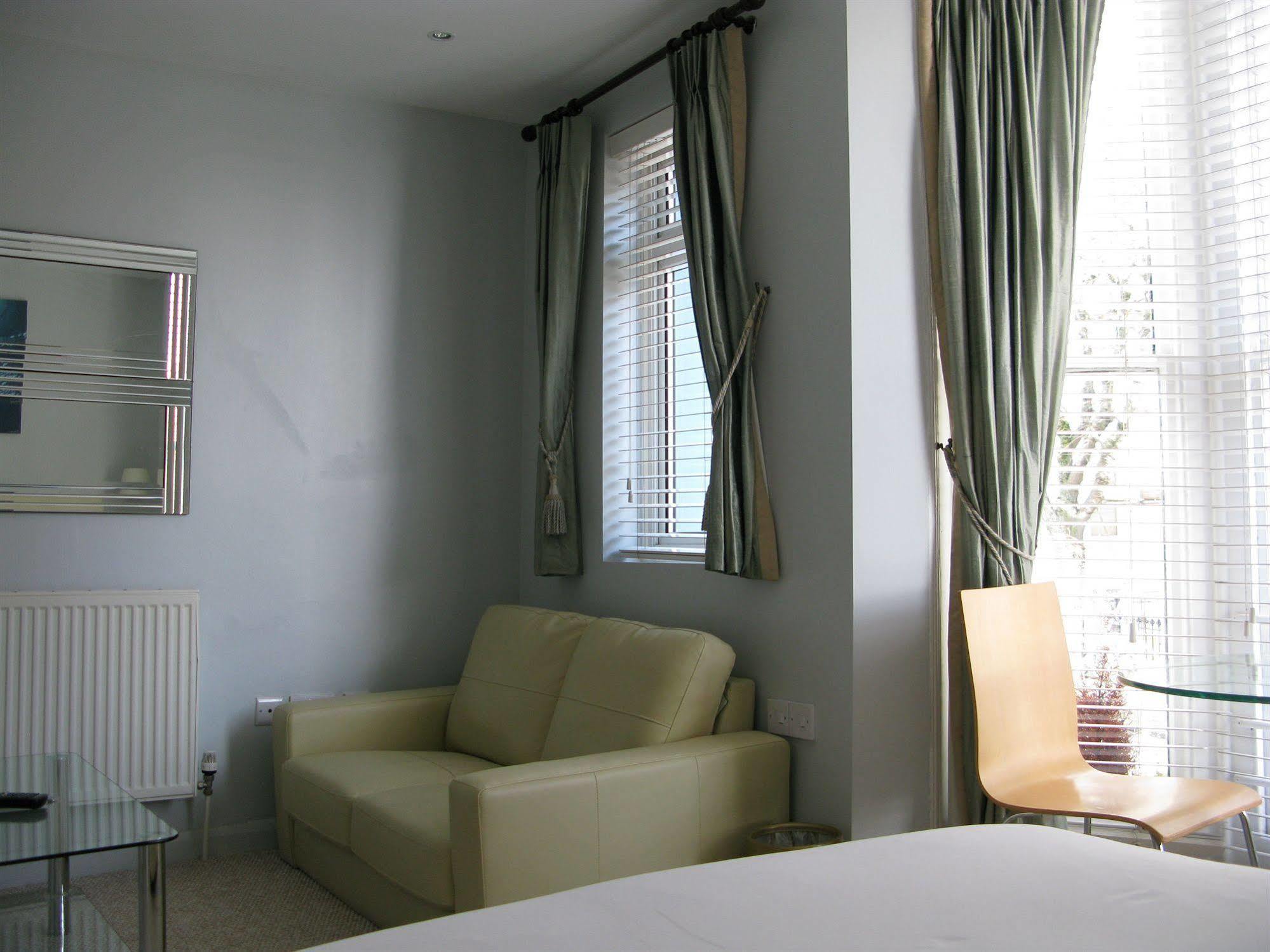 Oyo Lifestyle Hotel Sea Breeze Hove Buitenkant foto