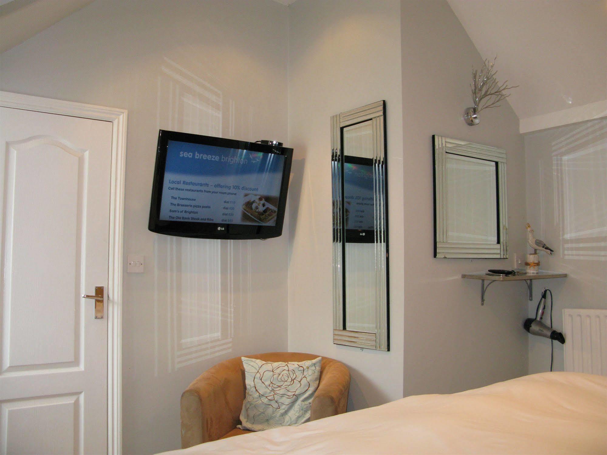 Oyo Lifestyle Hotel Sea Breeze Hove Buitenkant foto